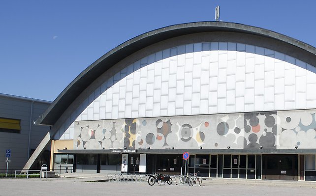 Bild på entrén till Sundsvalls sporthall.