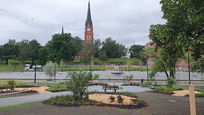 Badhusparken med utsikt över Selångersån.